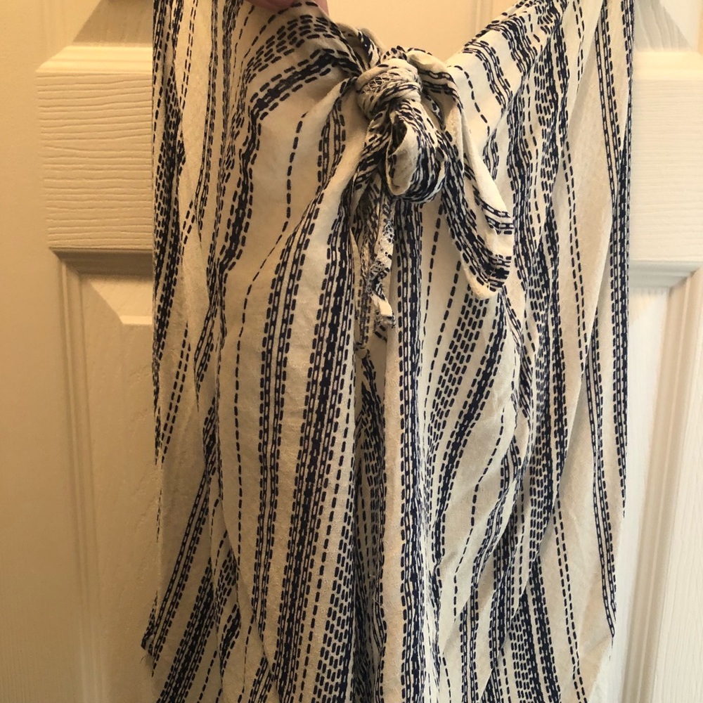 Strapless blouse, blue & white.